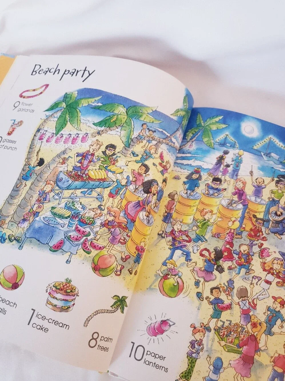 Usborne 1001 Things to Spot on Vacation - Look And Find Book
